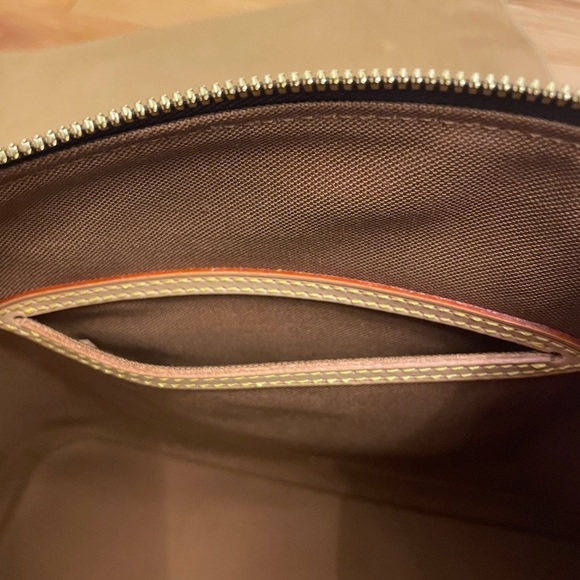 Louis Vuitton Alma monogram bag - Picture 10 of 11